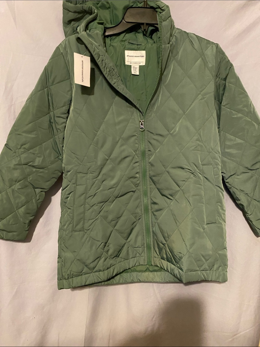 Amazon Essentials Girls' Quilted Hooded Puffer Jacket - Sage Green